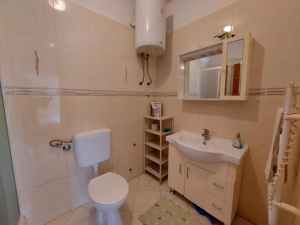 Apartments Fam Tomasic Baška Habitación foto